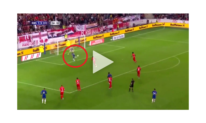 NIESAMOWITY gol PIĘTKĄ Pedro w meczu z Salzburgiem [VIDEO]
